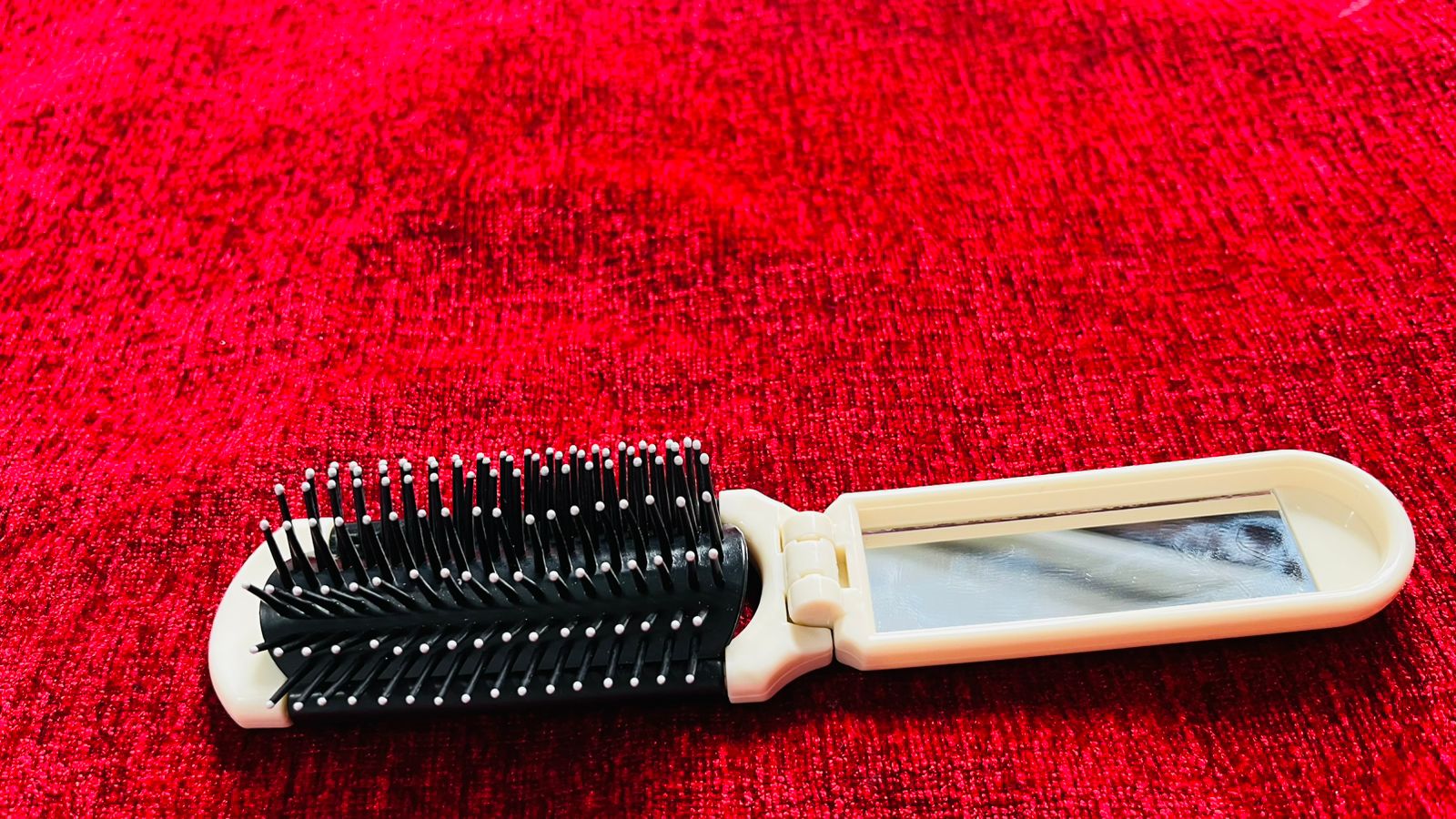 Velmora Foldable Brush